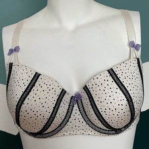 DEESSE lingerie bra | Size 44B | Great condition | Worn a few times | 25$